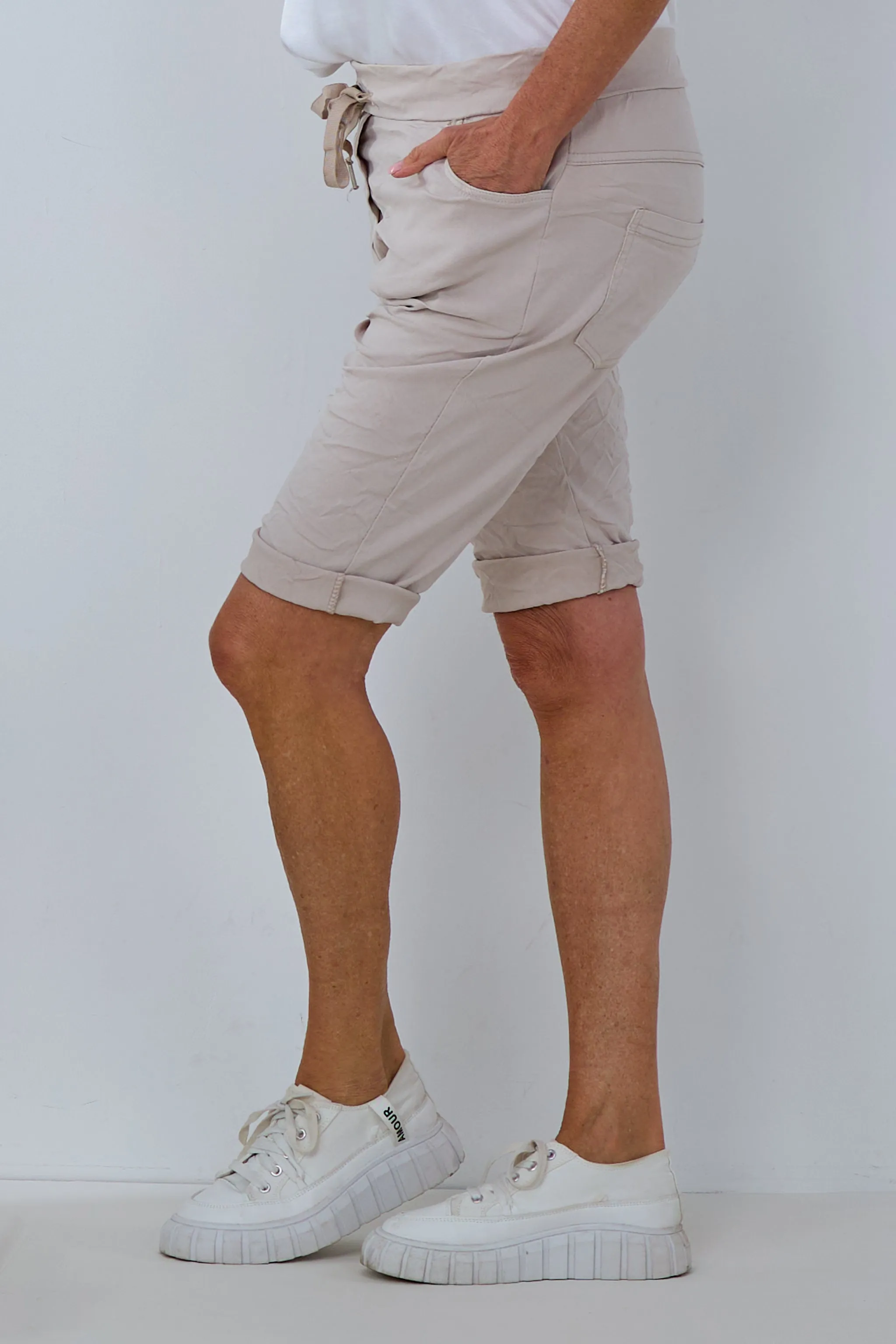 Shorts mit elastischem Bund - klein, beige